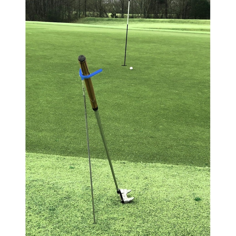 V-Shaped Golf Club Stand Keeps Your Clubs Clean, Dry & Visible - Picture 3 of 3